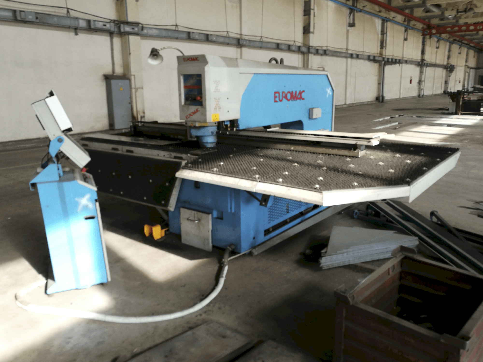 Right view of Euromac ZX 1250/30 Machine