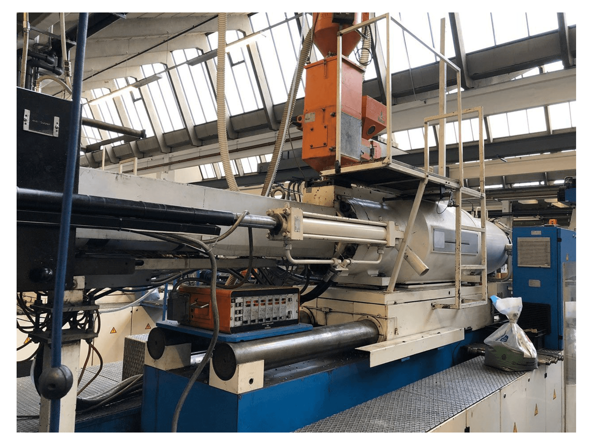 Working room of ENGEL ES 7000/800 Machine