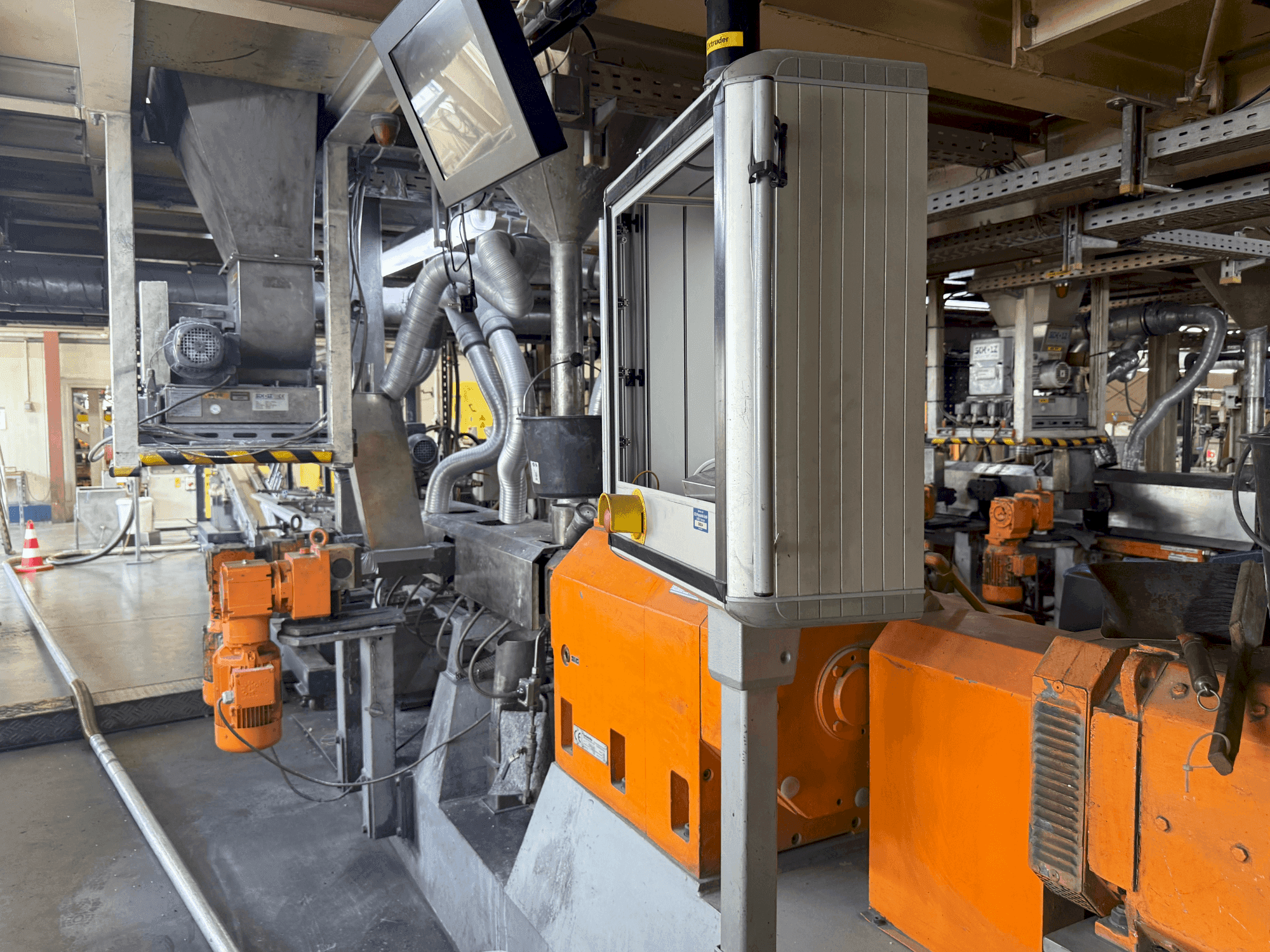 MACHINE_IMG_ALT_LEFT_SIDE_VIEW