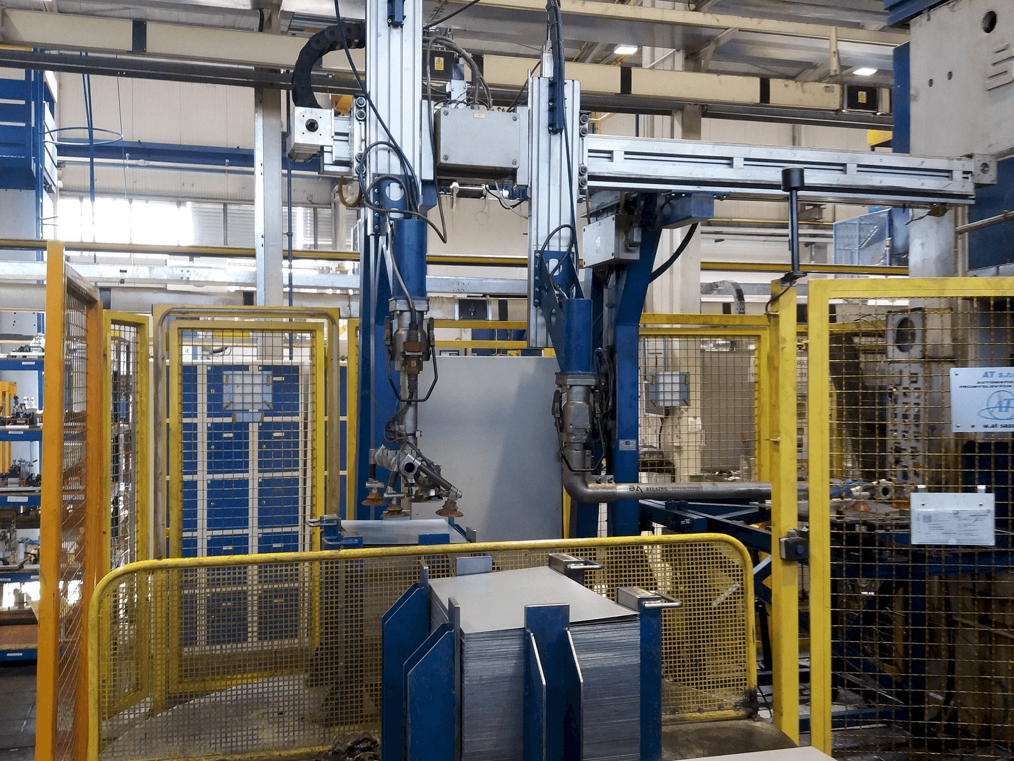 Front view of SMERAL LKT 250 machine