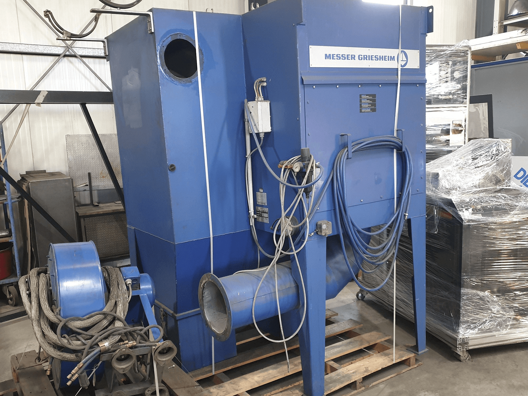 Front view of Messer Griesheim CORTA PS 3100 Machine