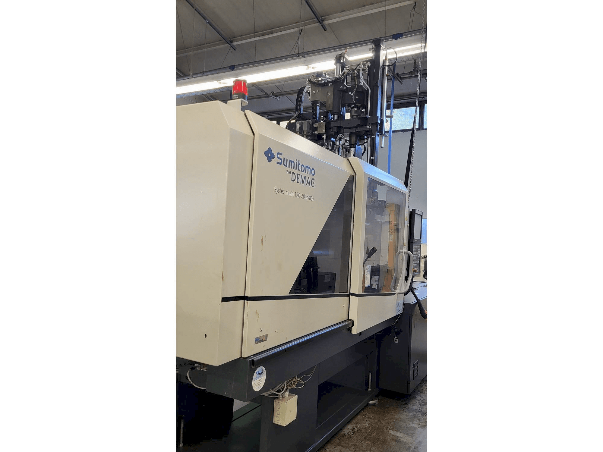 Left side view of Sumitomo SHI DEMAG Systec Multi 120/470-200h/80V machine