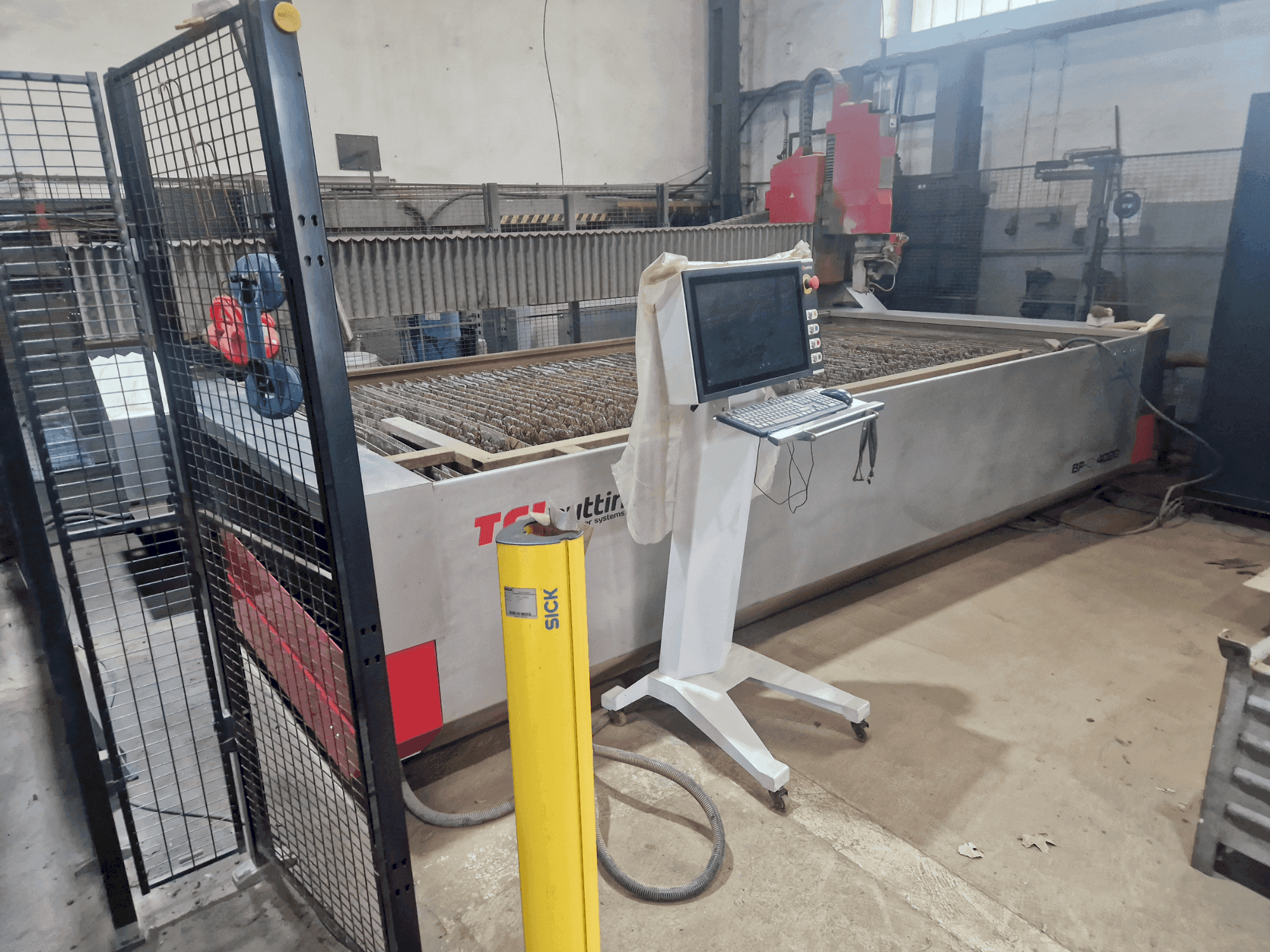 MACHINE_IMG_ALT_FRONT_VIEW