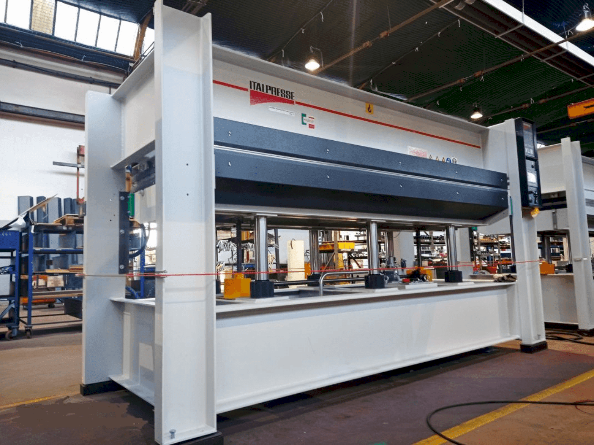 MACHINE_IMG_ALT_FRONT_VIEW