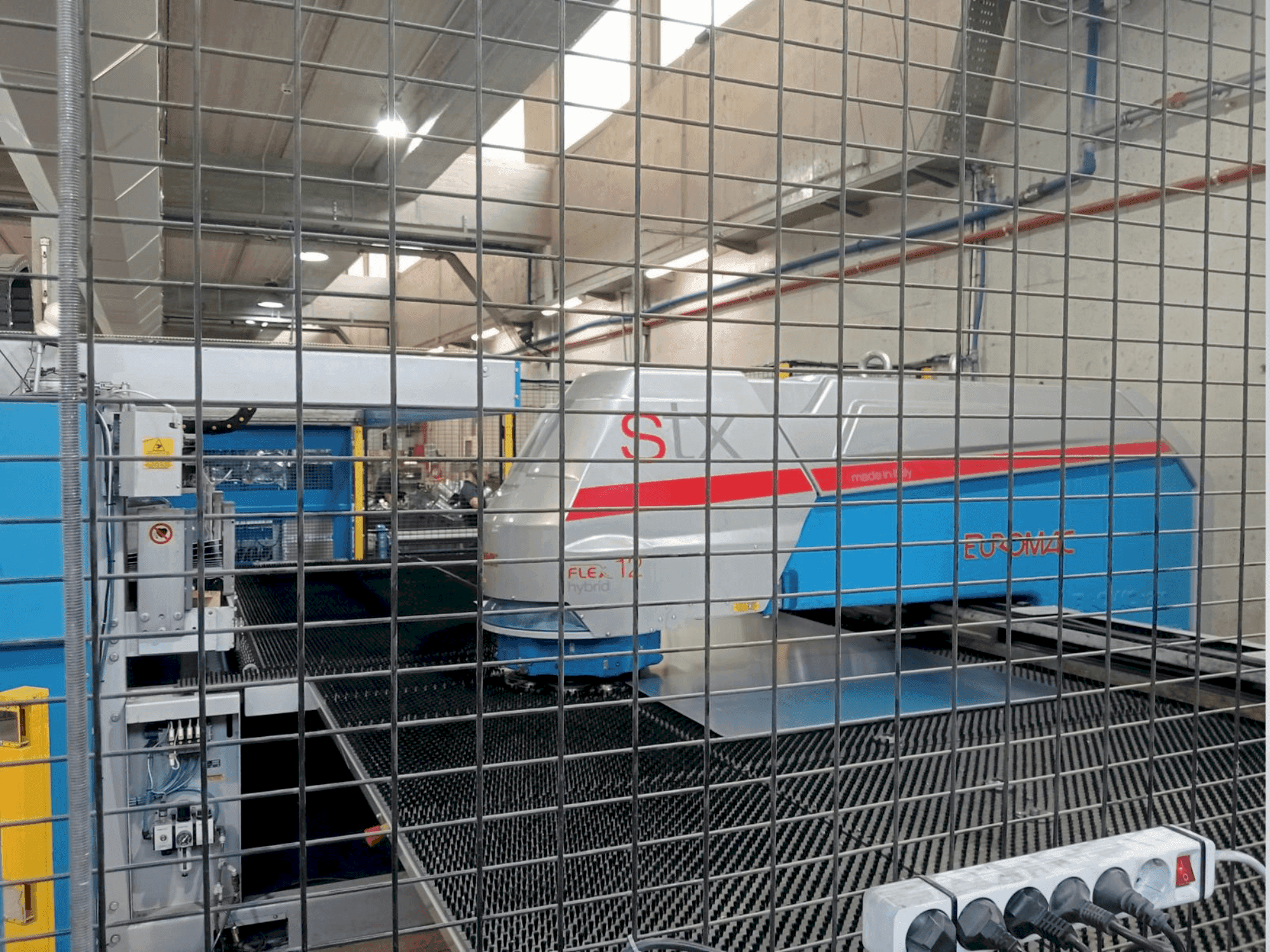 MACHINE_IMG_ALT_FRONT_VIEW