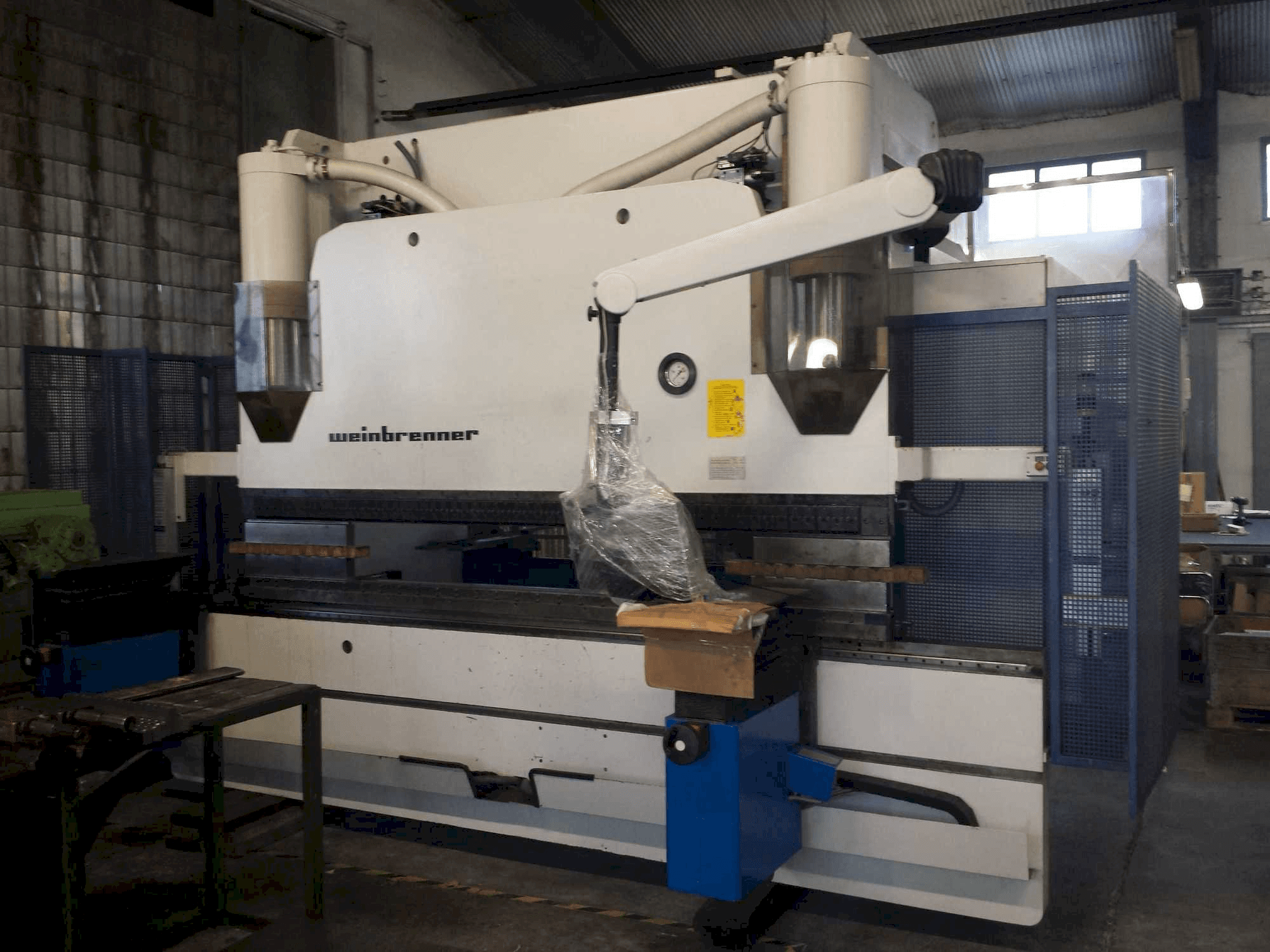 Front view of Weinbrenner GP 160 machine