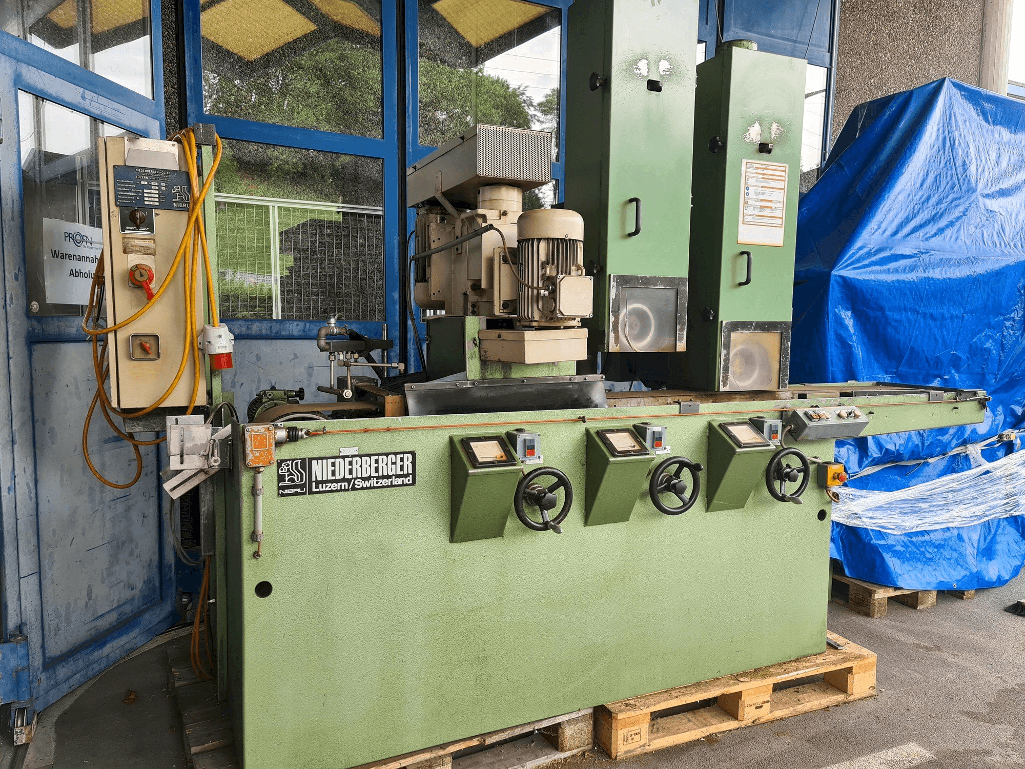 MACHINE_IMG_ALT_FRONT_VIEW