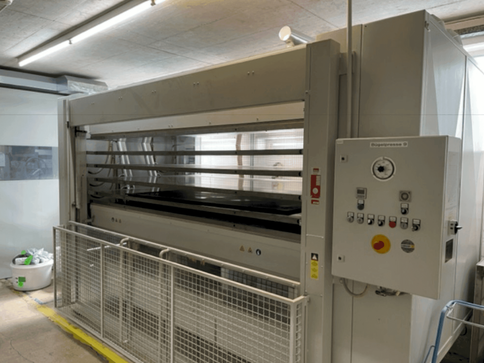 MACHINE_IMG_ALT_FRONT_VIEW