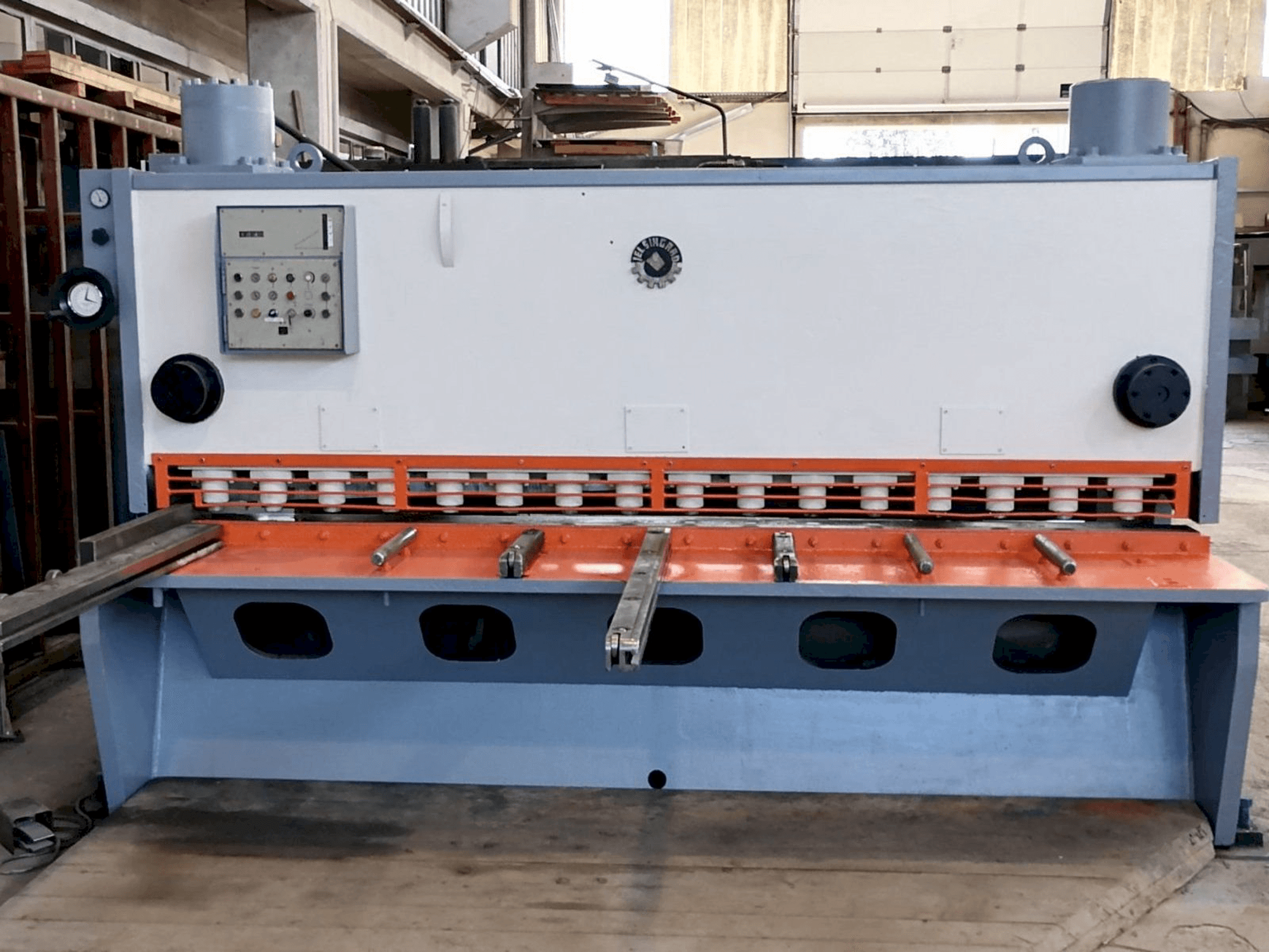 MACHINE_IMG_ALT_FRONT_VIEW