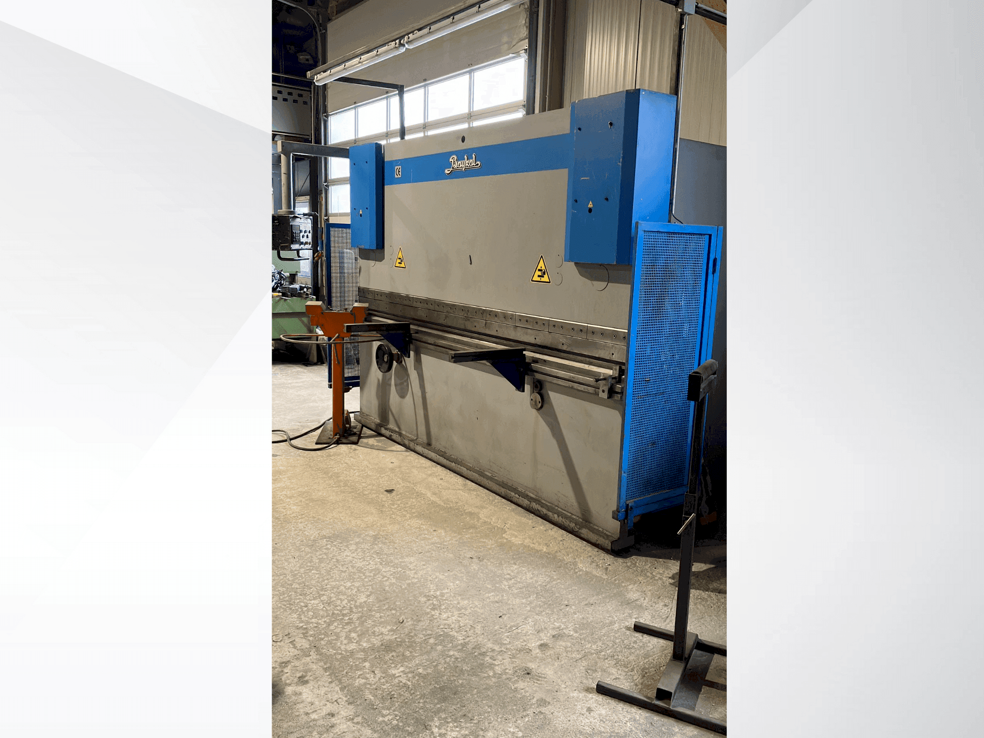 MACHINE_IMG_ALT_FRONT_VIEW