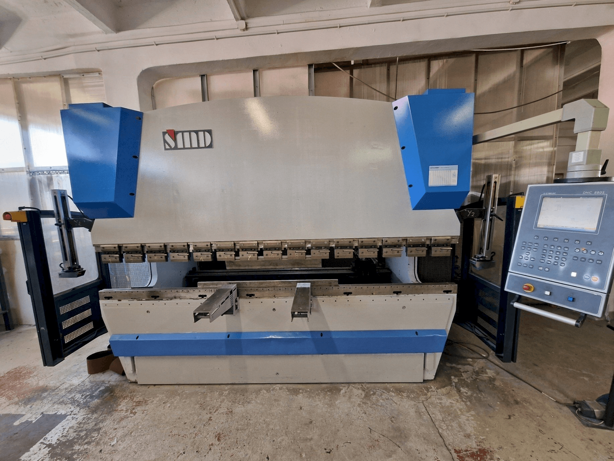 MACHINE_IMG_ALT_FRONT_VIEW