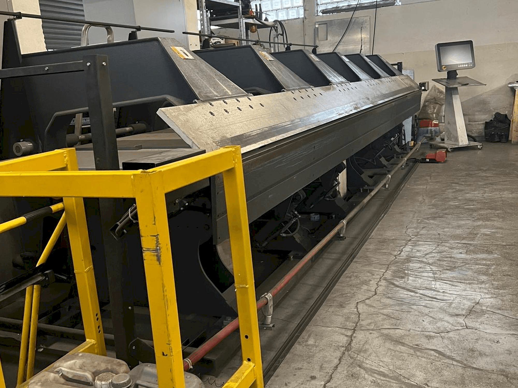 MACHINE_IMG_ALT_FRONT_VIEW