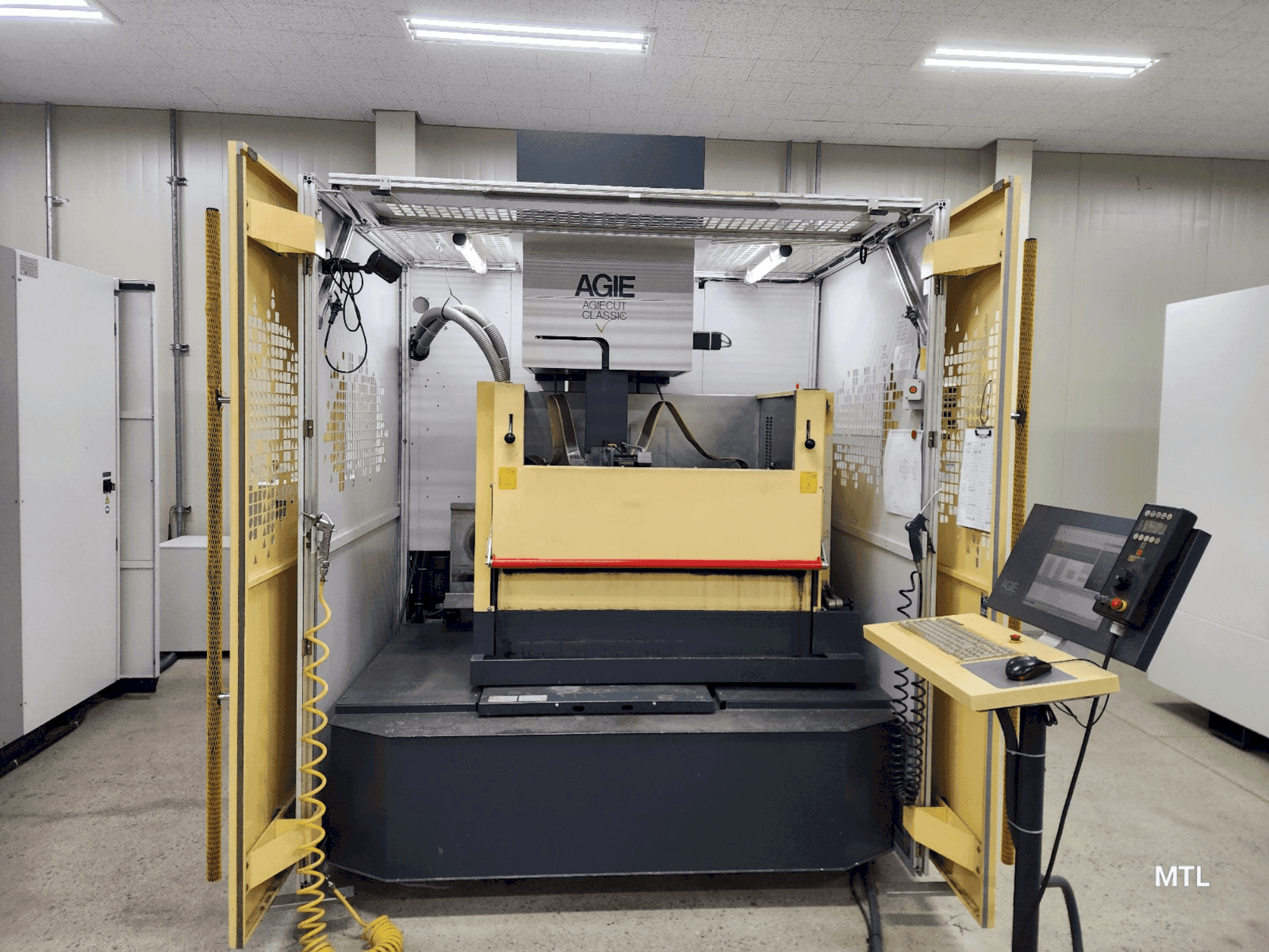 MACHINE_IMG_ALT_FRONT_VIEW