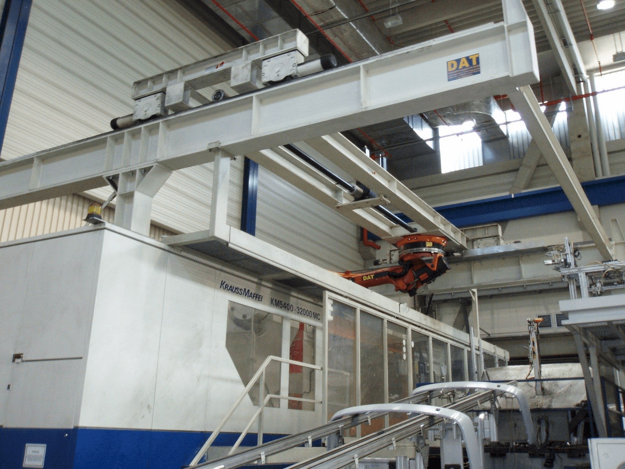 Front view of Krauss Maffei 5400-32000 MC machine