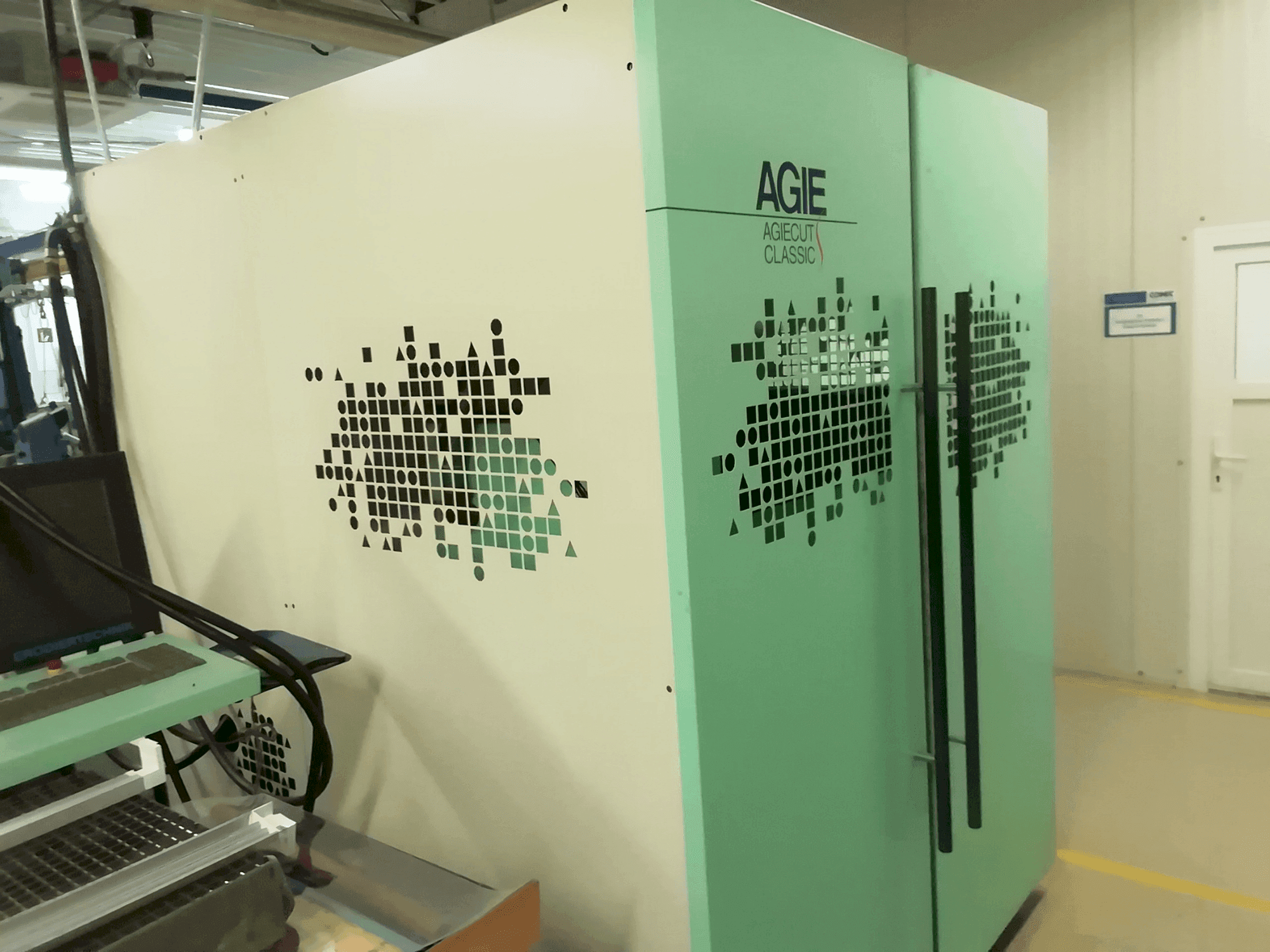 MACHINE_IMG_ALT_FRONT_VIEW