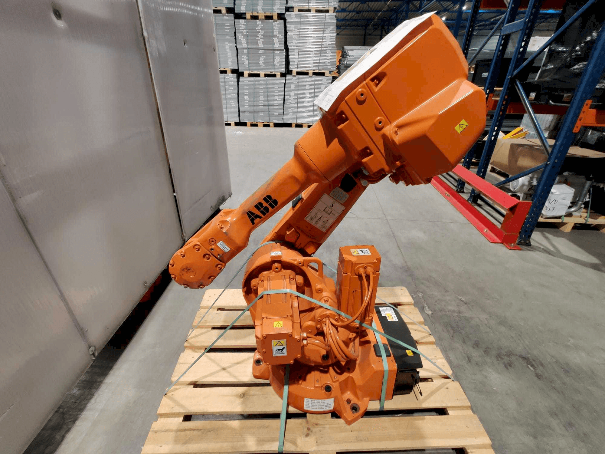 Front view of ABB IRB 2600 M2004 machine