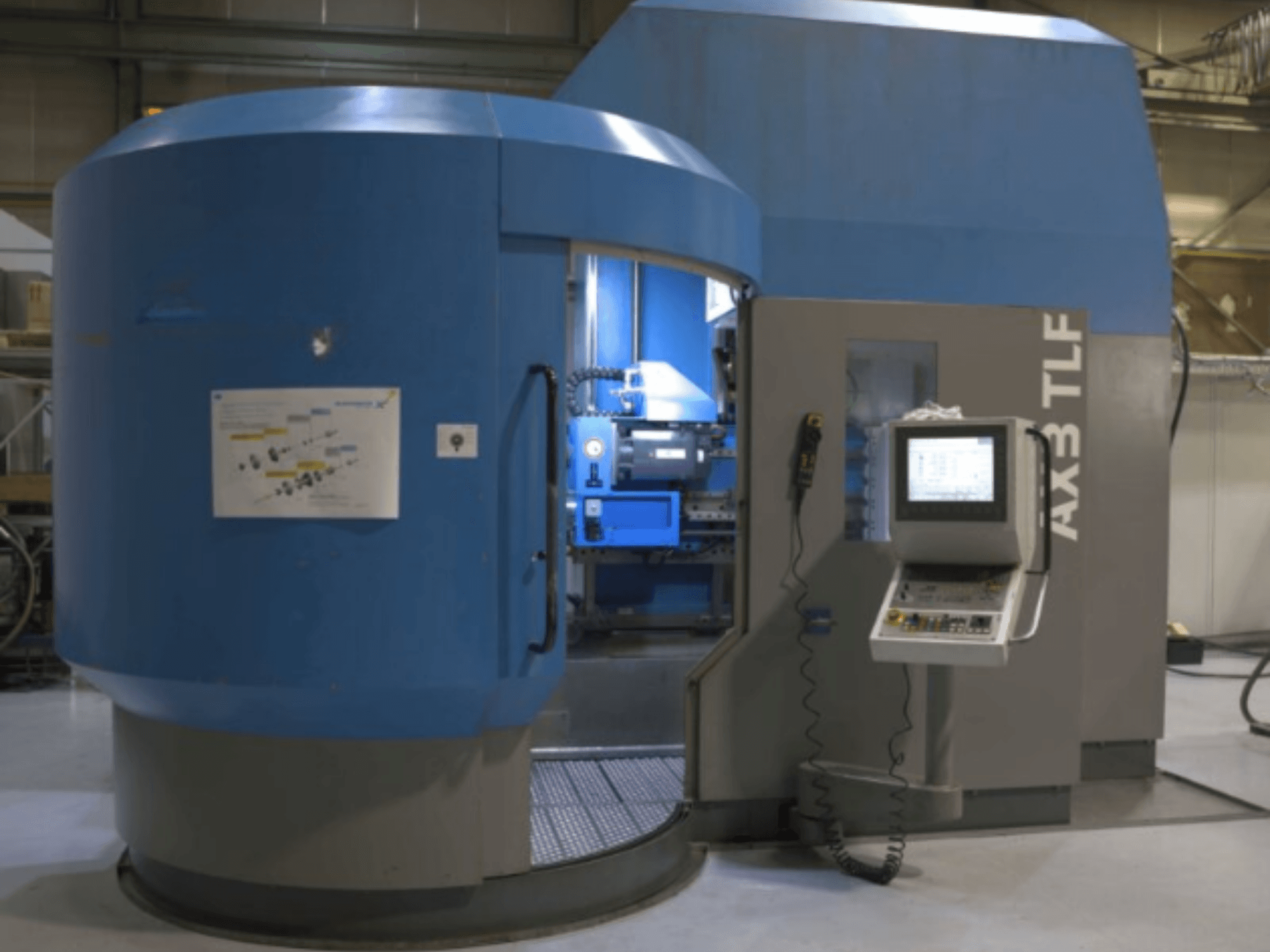 Свердлильний верстат IXION Auerbach IA2 TLF-1200.4 спереду; має панель керування та синій корпус.