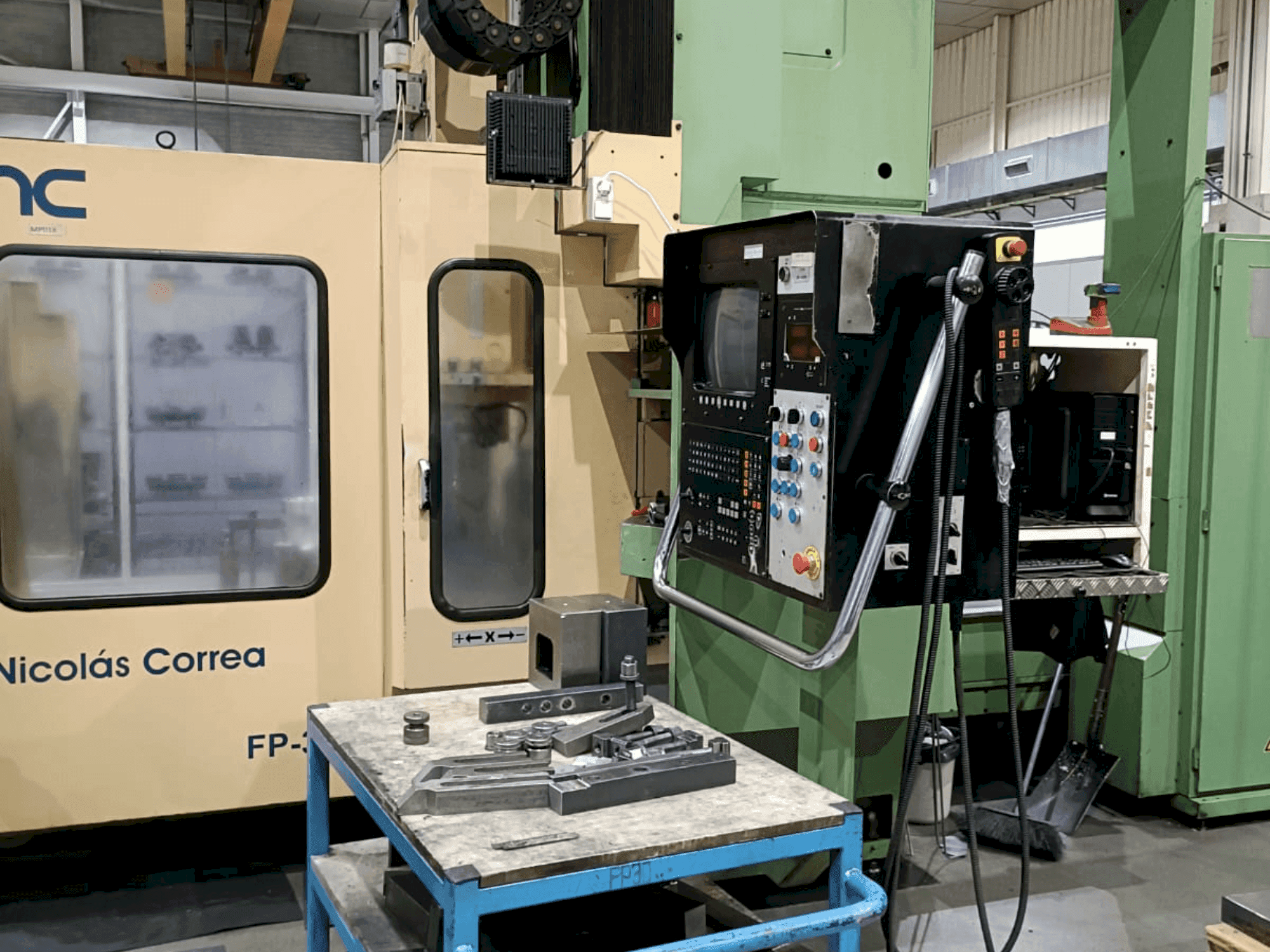 MACHINE_IMG_ALT_FRONT_VIEW