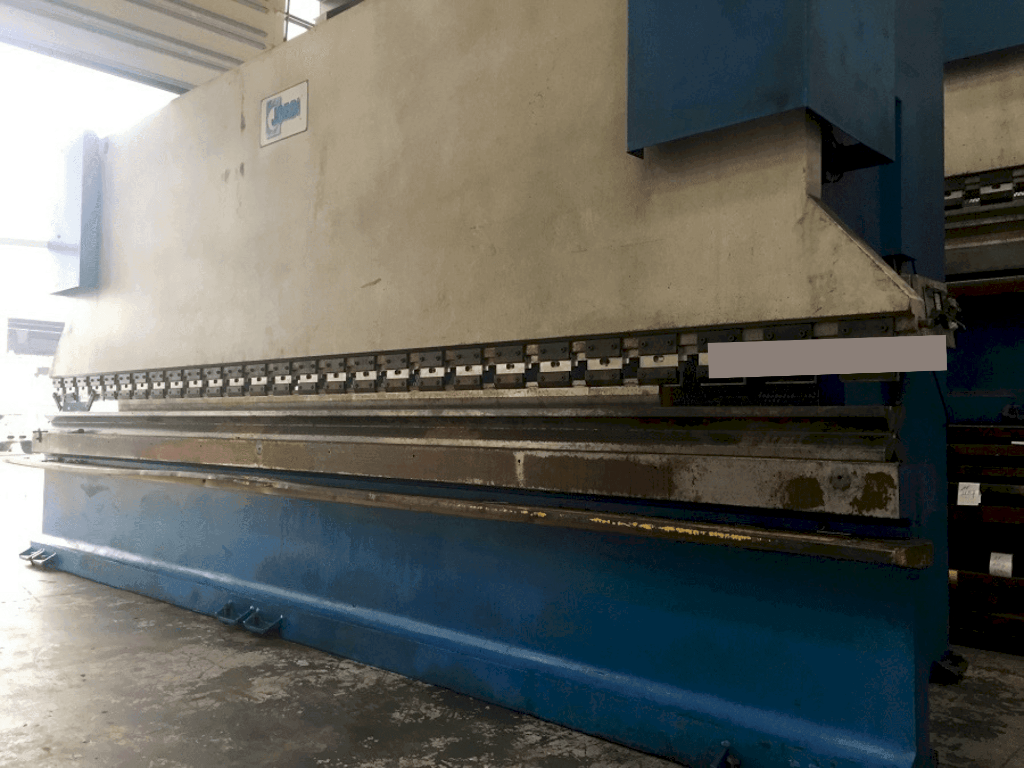 MACHINE_IMG_ALT_LEFT_SIDE_VIEW