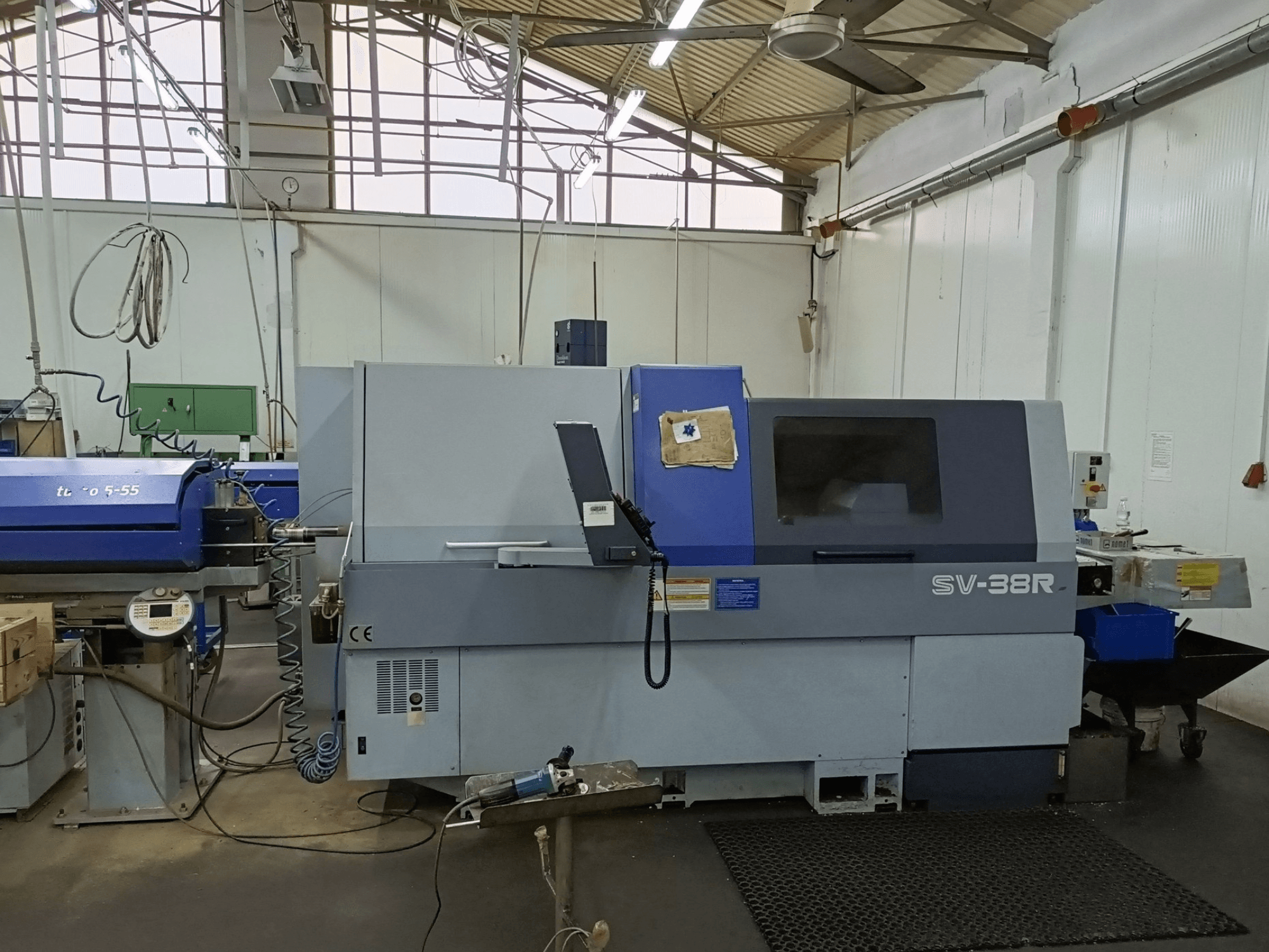 Швейцарський токарний верстат STAR MICRONICS SV-38R типу B, вид спереду, на якому видно панель управління та зону обробки.