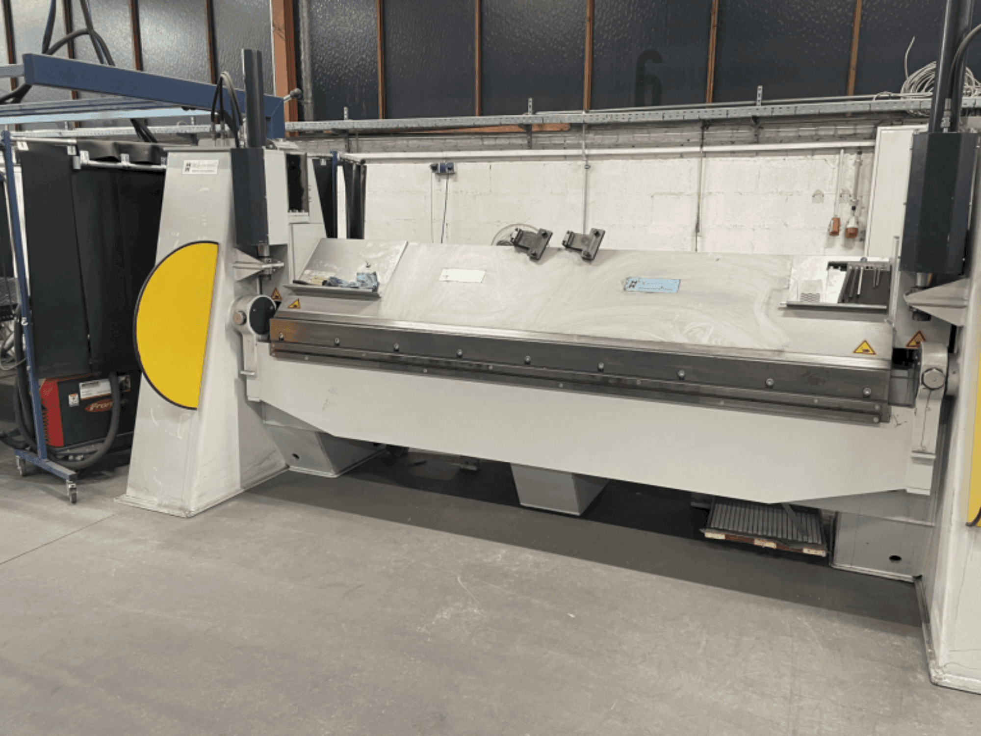 MACHINE_IMG_ALT_FRONT_VIEW