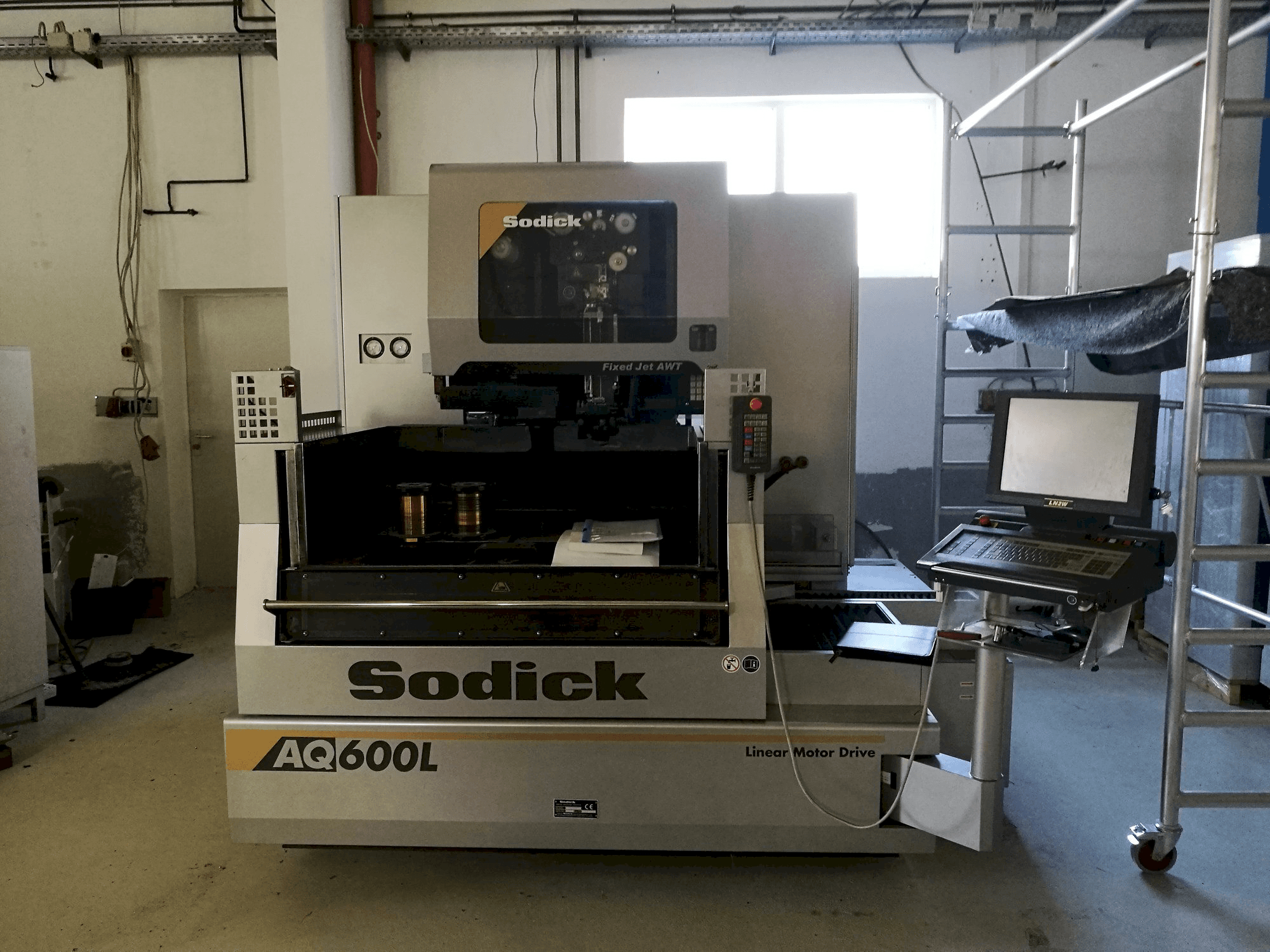 Front view of Sodick AQ600L machine