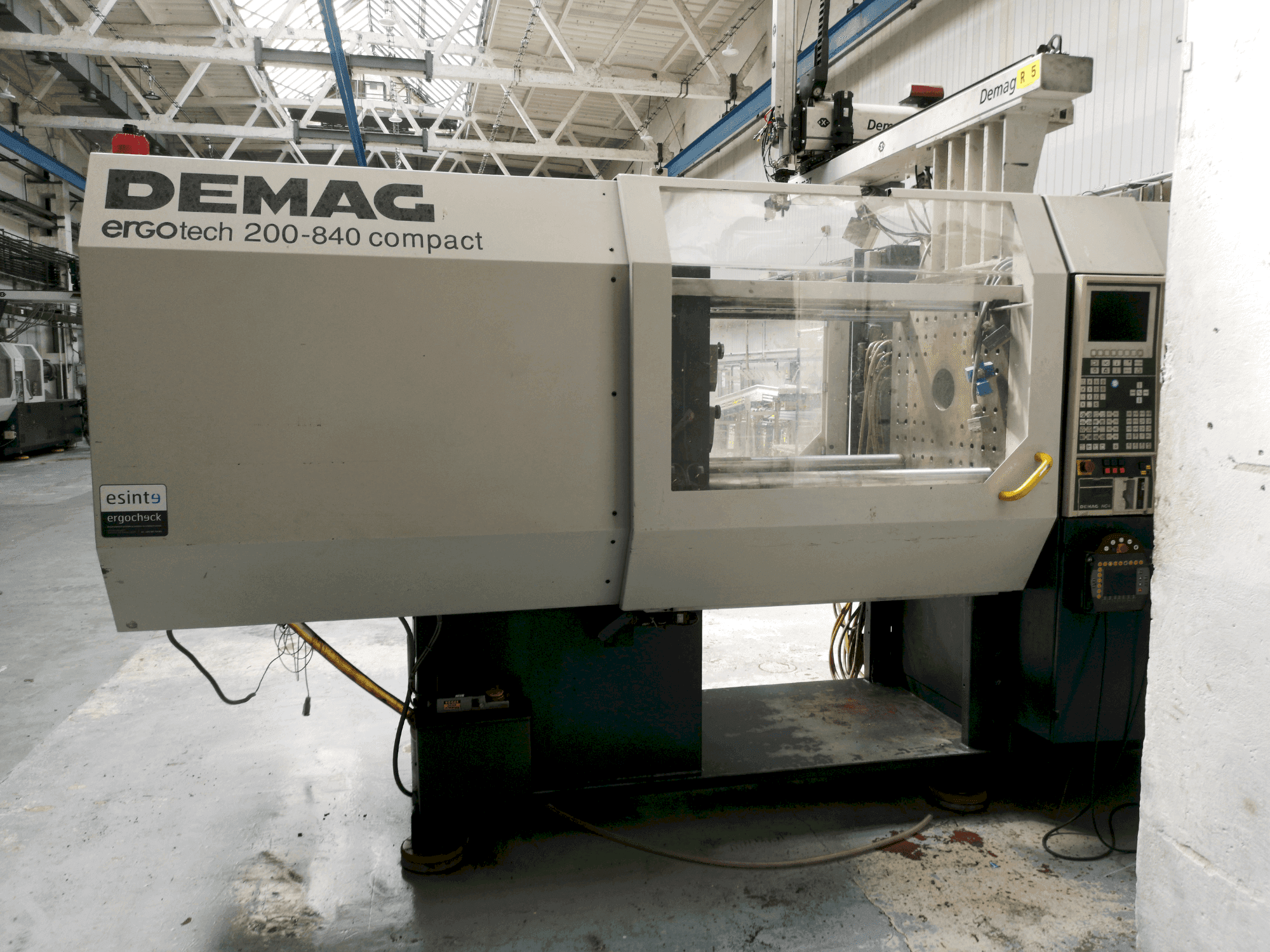 MACHINE_IMG_ALT_FRONT_VIEW