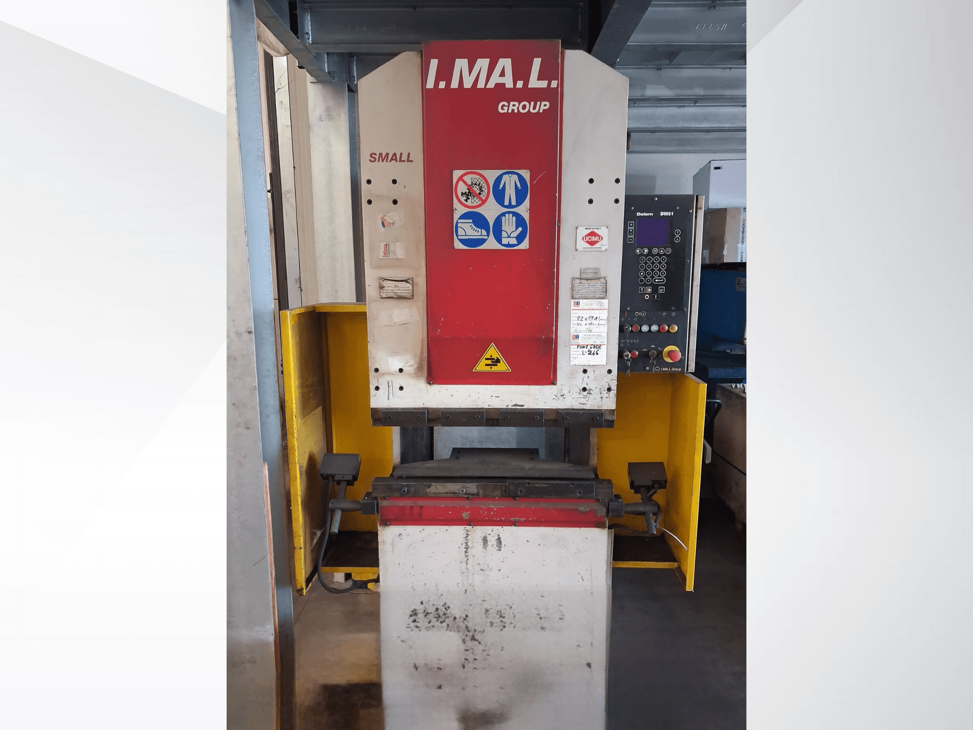 Вигляд спереду преса-гибочного верстата IMAL SMALL 835/25 з панеллю управління, знаками безпеки та жовтим захисним кожухом.