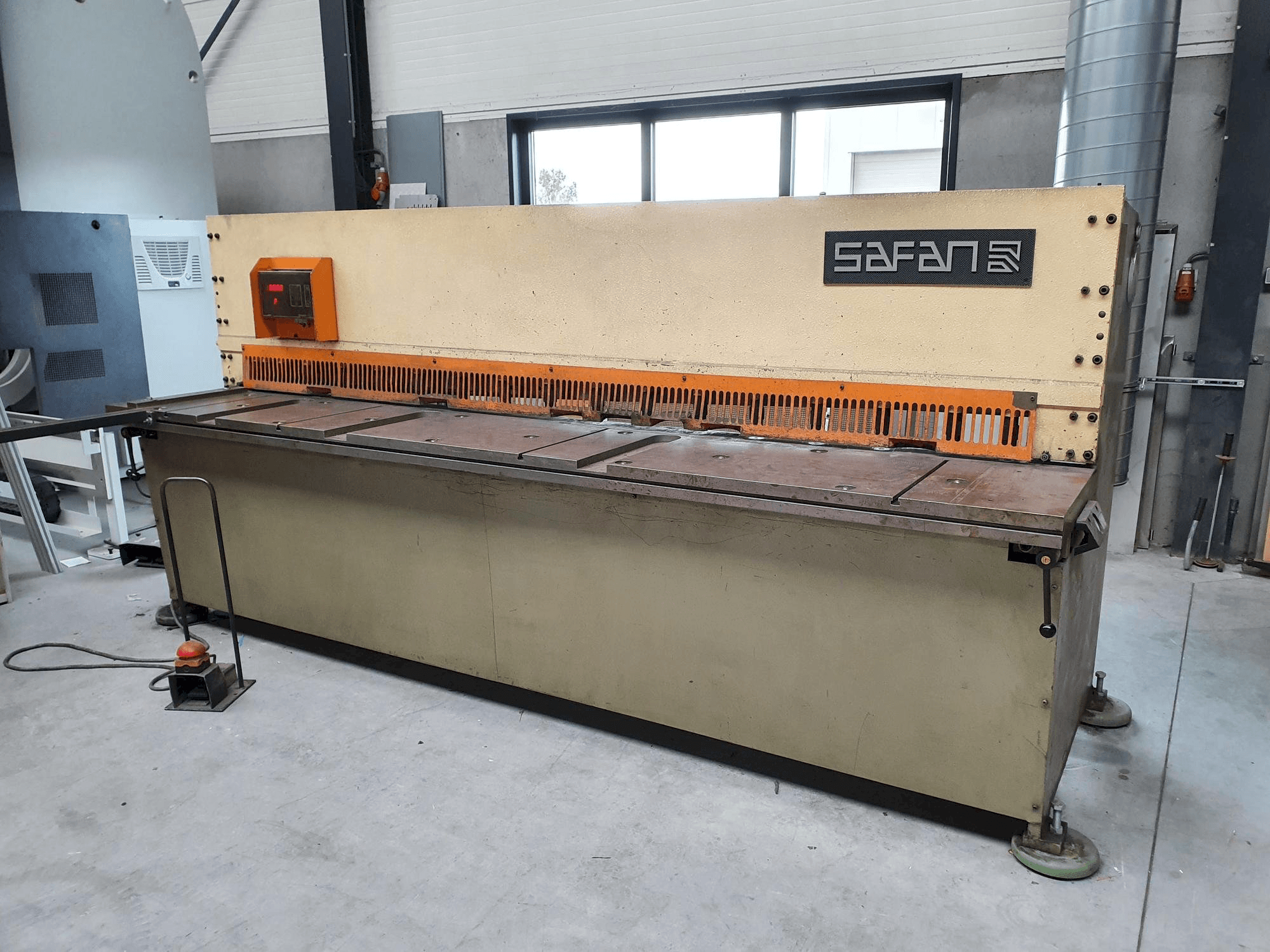 Front view of Safan VS 310-6 machine